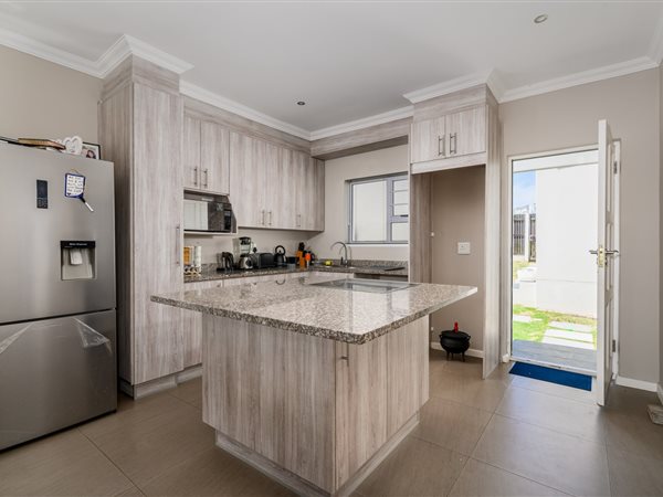 3 Bedroom Townhouse 3 Bedroom Townhouse
