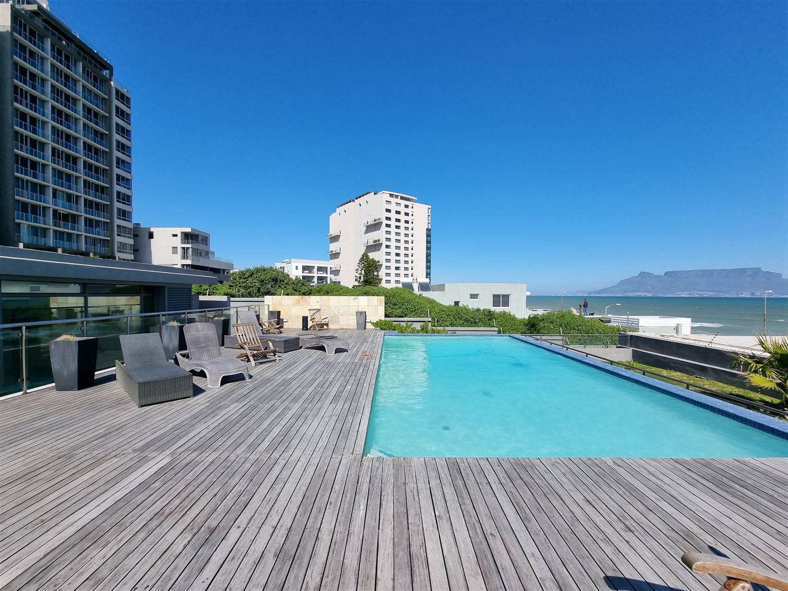 2 Bed Apartment in Blouberg photo number 1