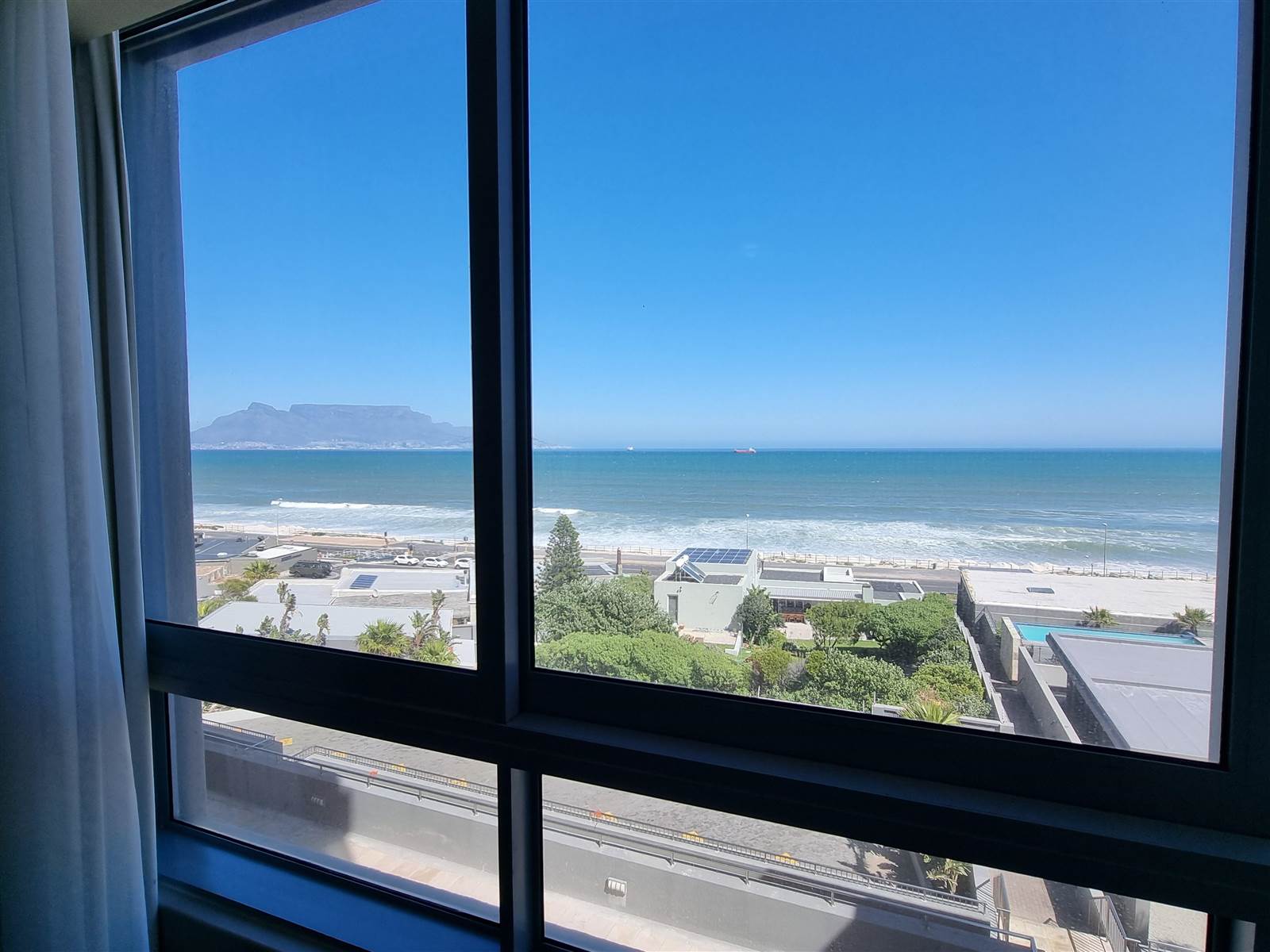 2 Bed Apartment in Blouberg photo number 2