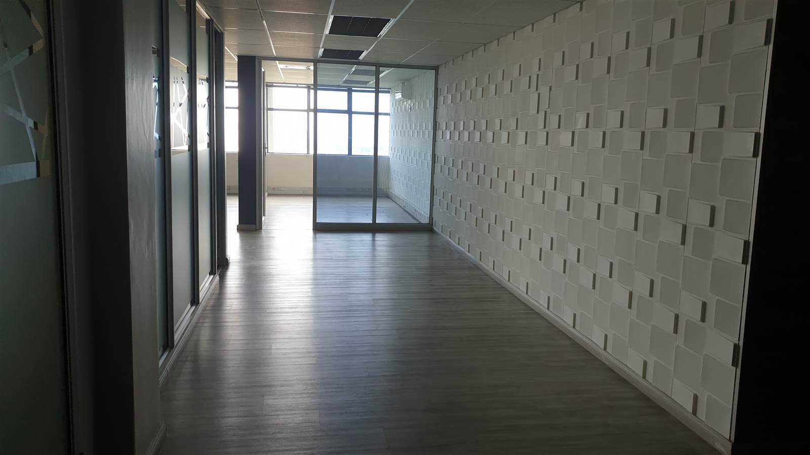 397  m² Commercial space in Plattekloof photo number 4