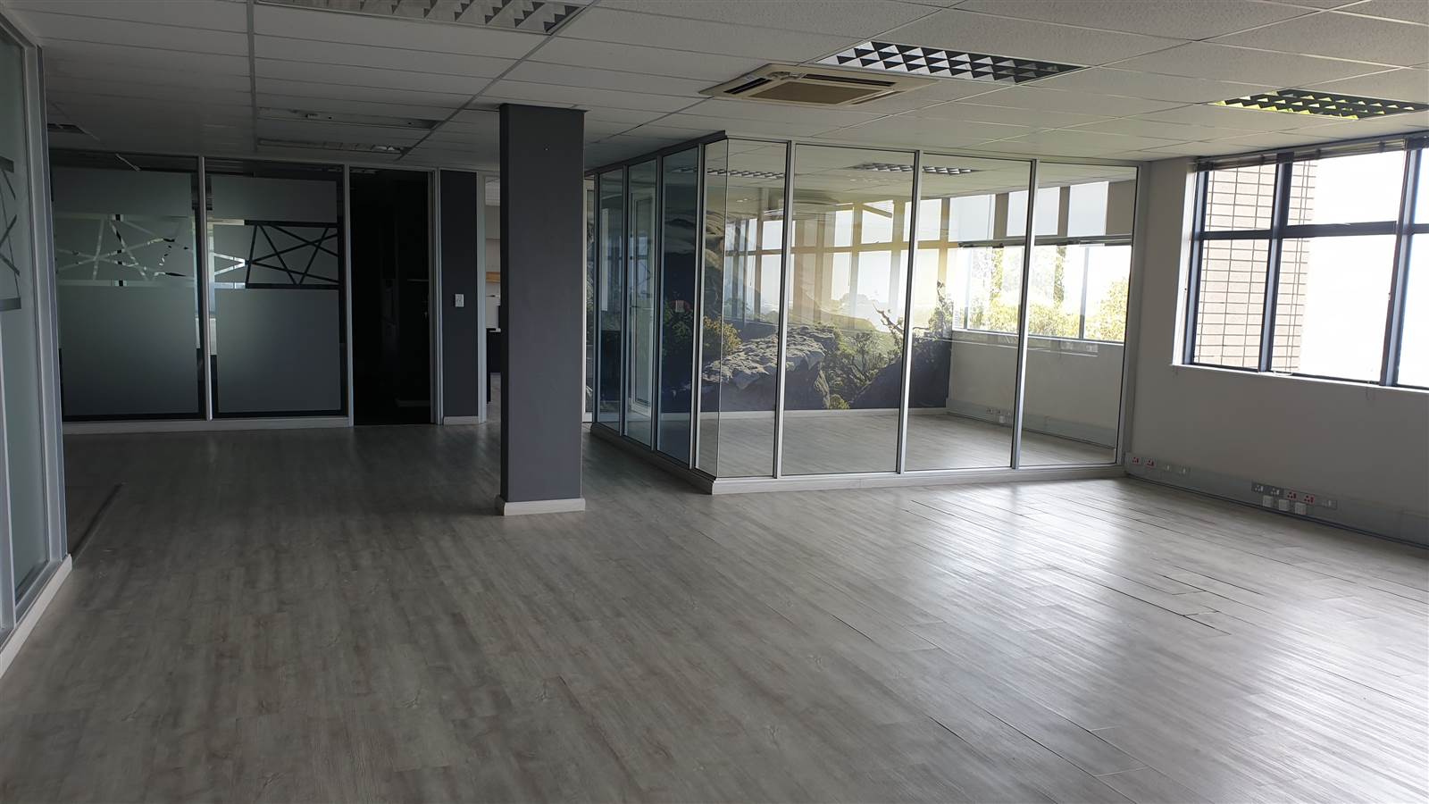 397  m² Commercial space in Plattekloof photo number 10