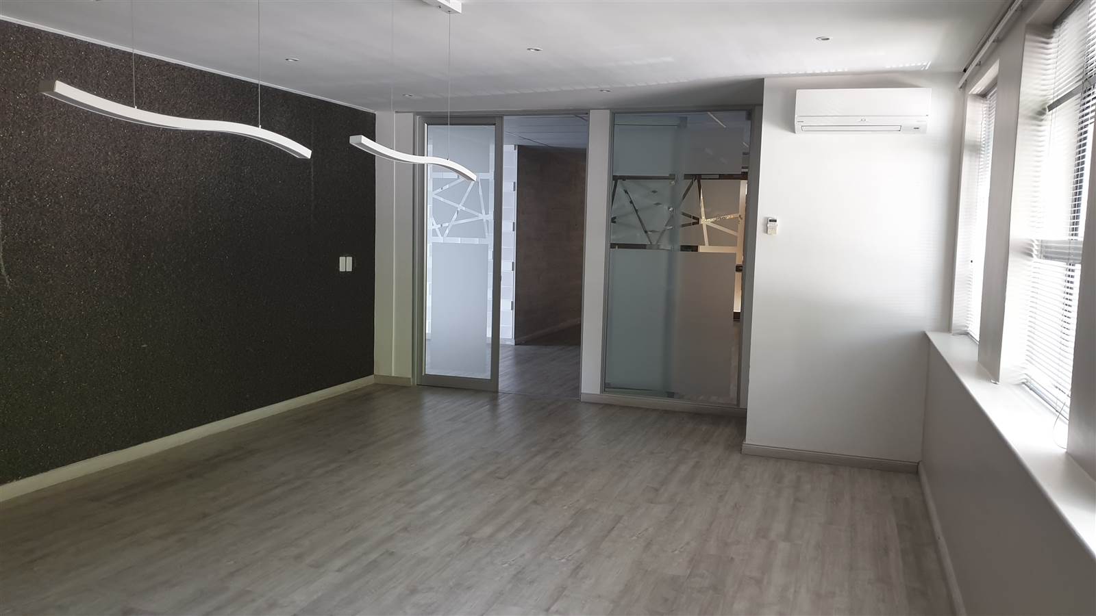 397  m² Commercial space in Plattekloof photo number 6