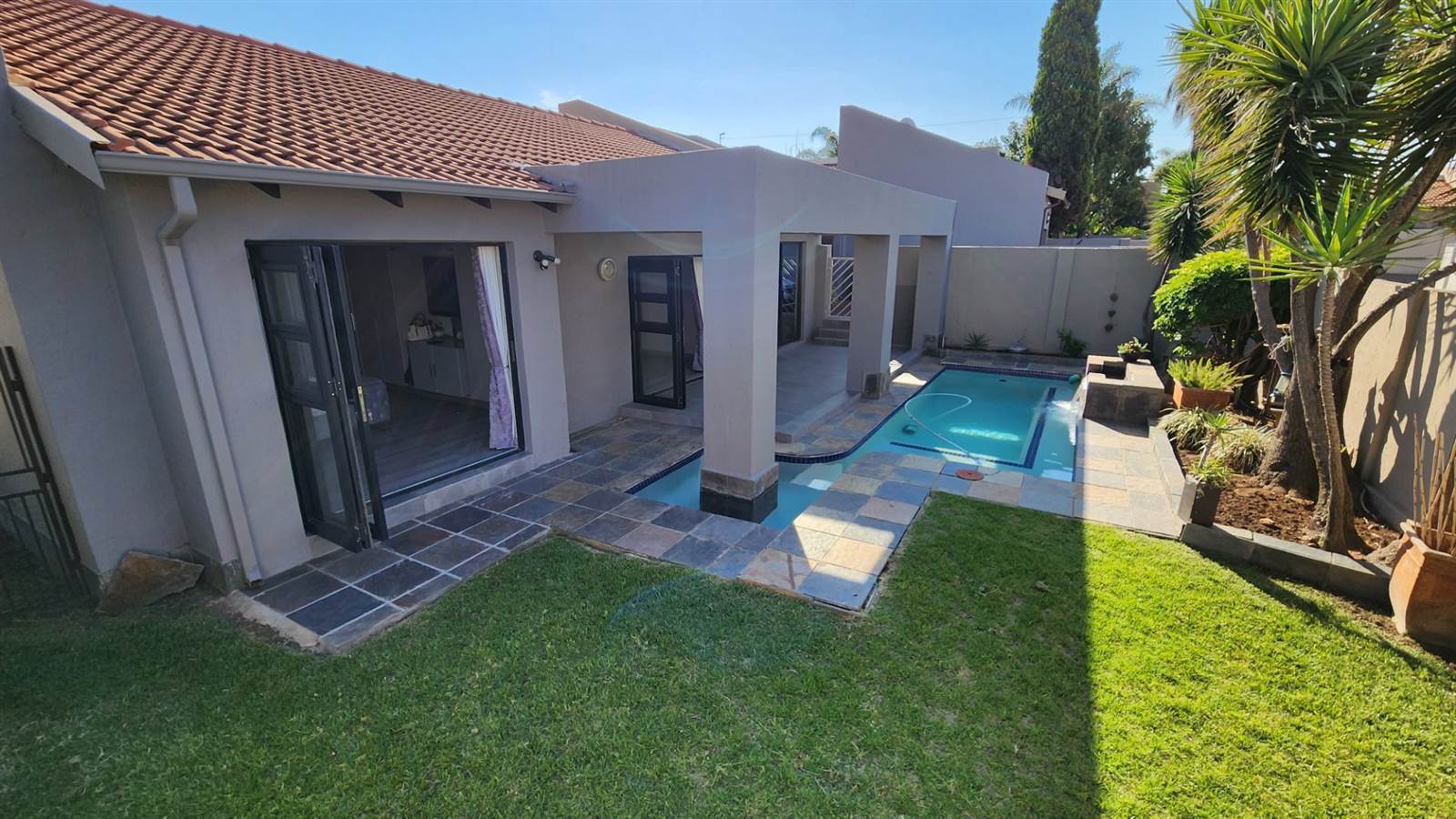 2 Bed House in Fourways photo number 5