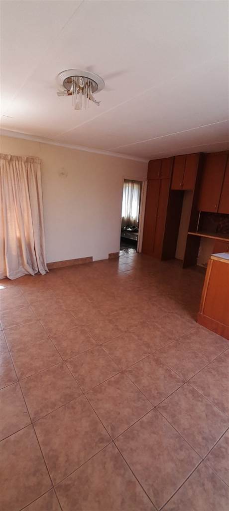 2 Bed Apartment in Suiderberg photo number 12