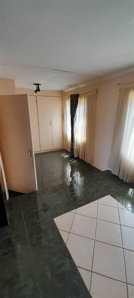 2 Bed Apartment in Suiderberg photo number 28