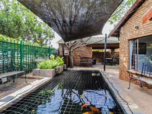 5 Bed House in Zwartkop