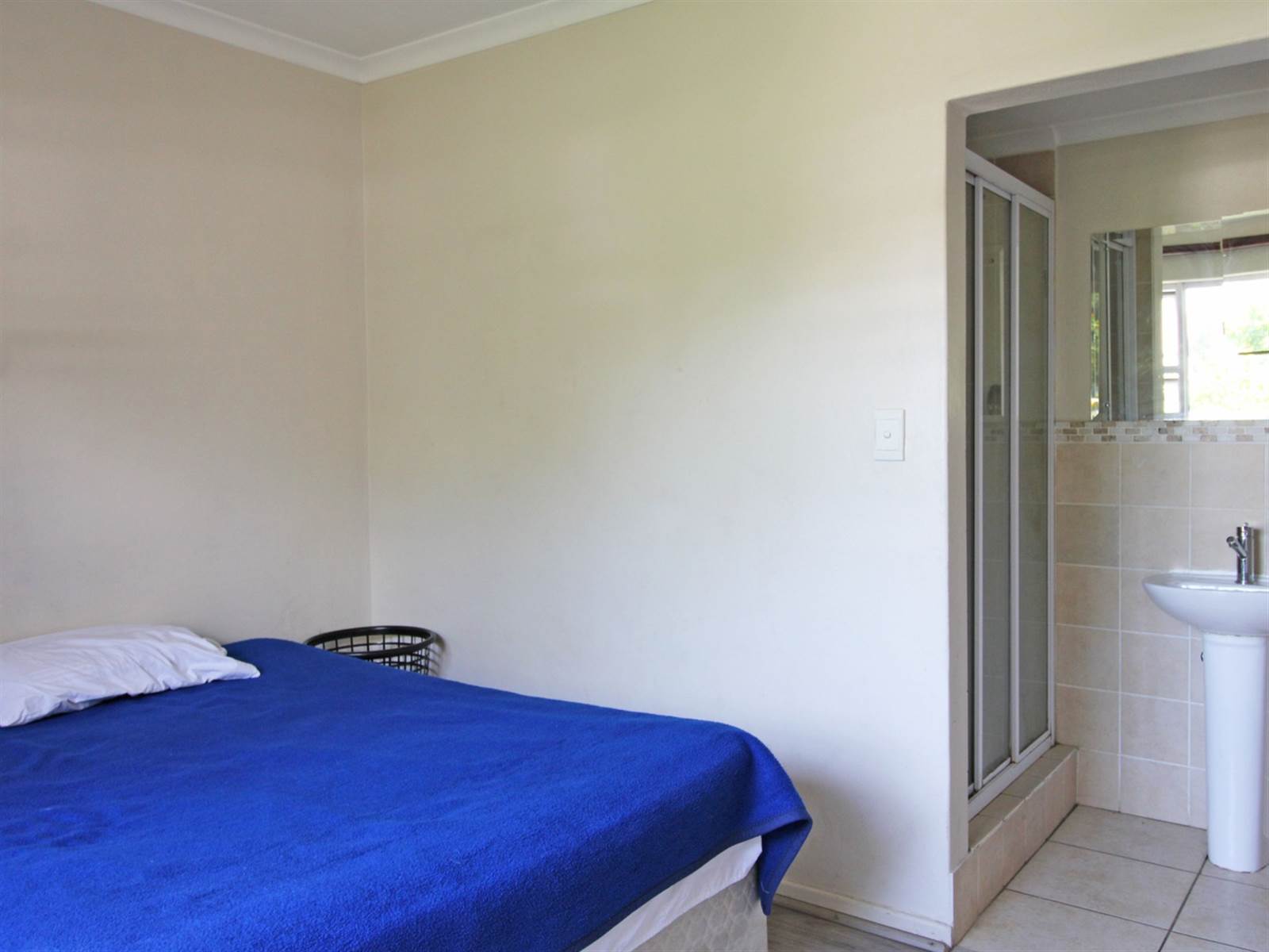 2 Bed Apartment in Rivonia photo number 4