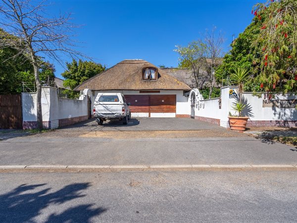 7 Bed House in Pinelands