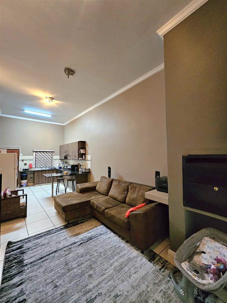 2 Bed Apartment in Secunda photo number 21