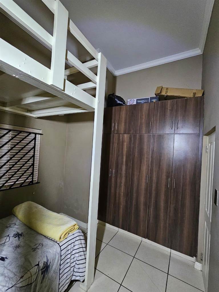 2 Bed Apartment in Secunda photo number 17