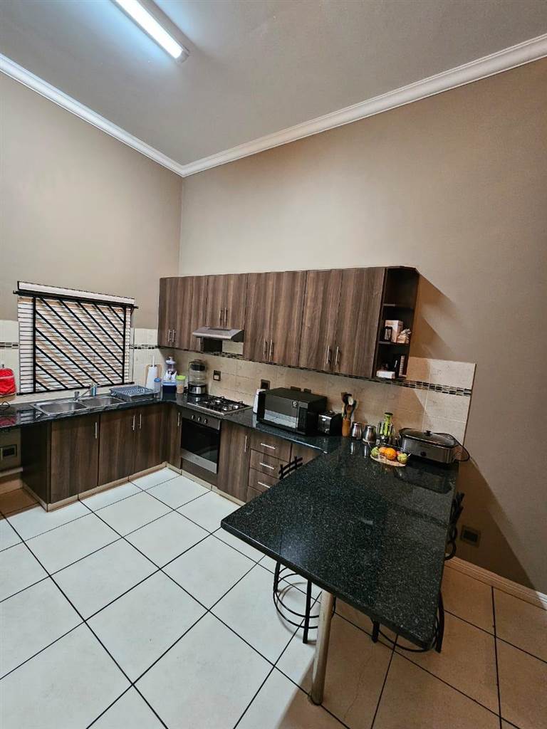 2 Bed Apartment in Secunda photo number 20