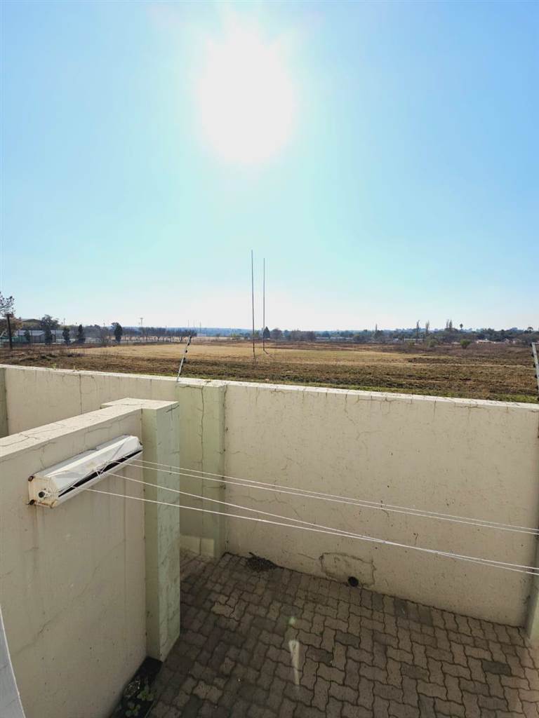 2 Bed Apartment in Secunda photo number 23