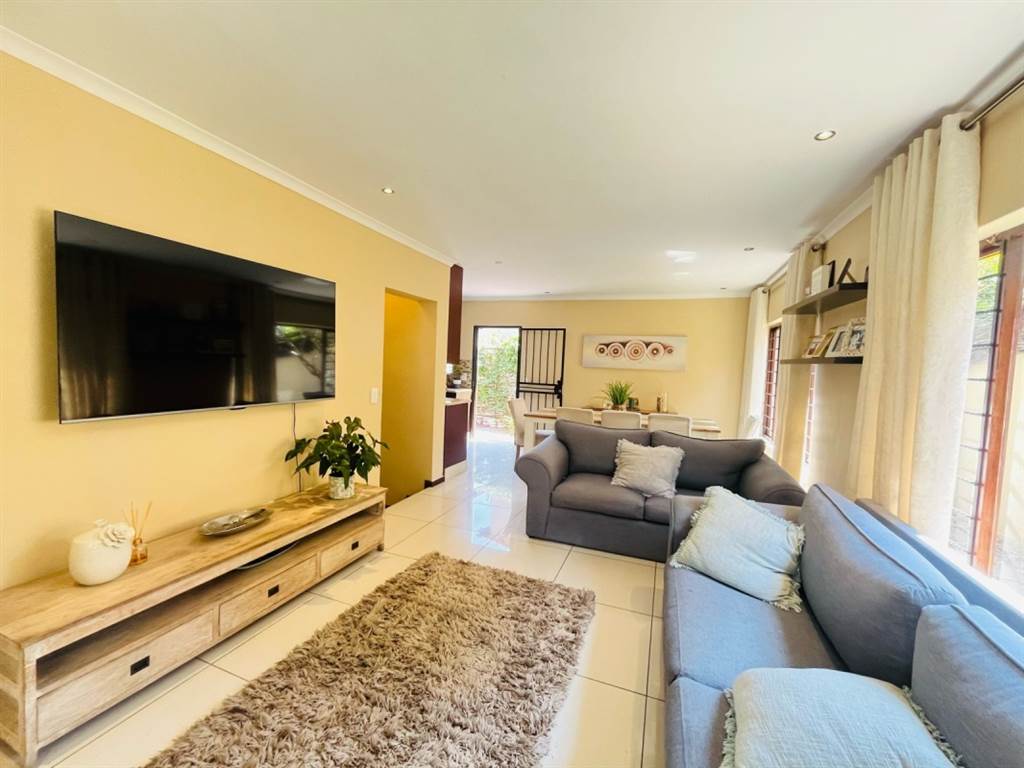 4 Bed House in Witkoppen photo number 8