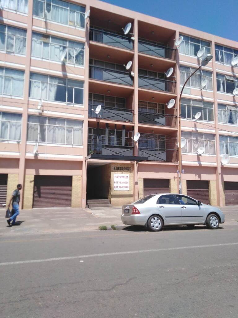 1 Bed Apartment in Johannesburg Central and CBD photo number 1