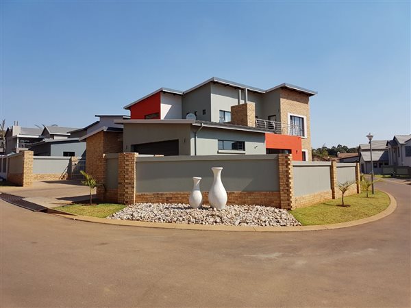 4 Bed House in Magalieskruin
