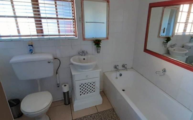 10 Bed House in Secunda Central photo number 21