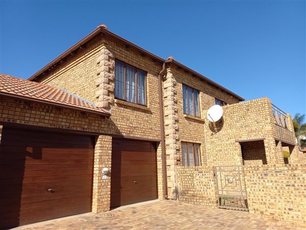 3 Bedroom Townhouse 3 Bedroom Townhouse