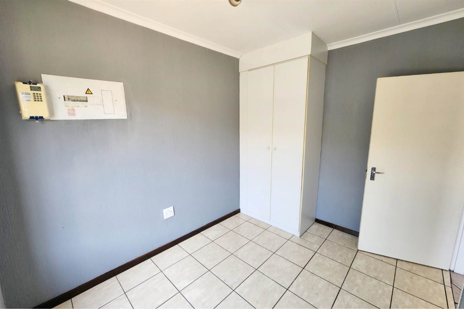 2 Bed Apartment in Wilgeheuwel photo number 15