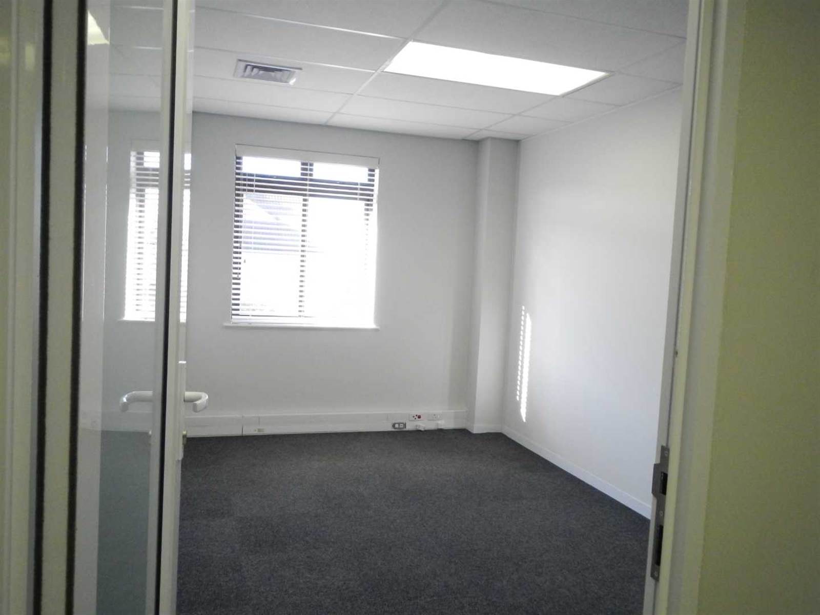 235  m² Office Space in Westlake photo number 3