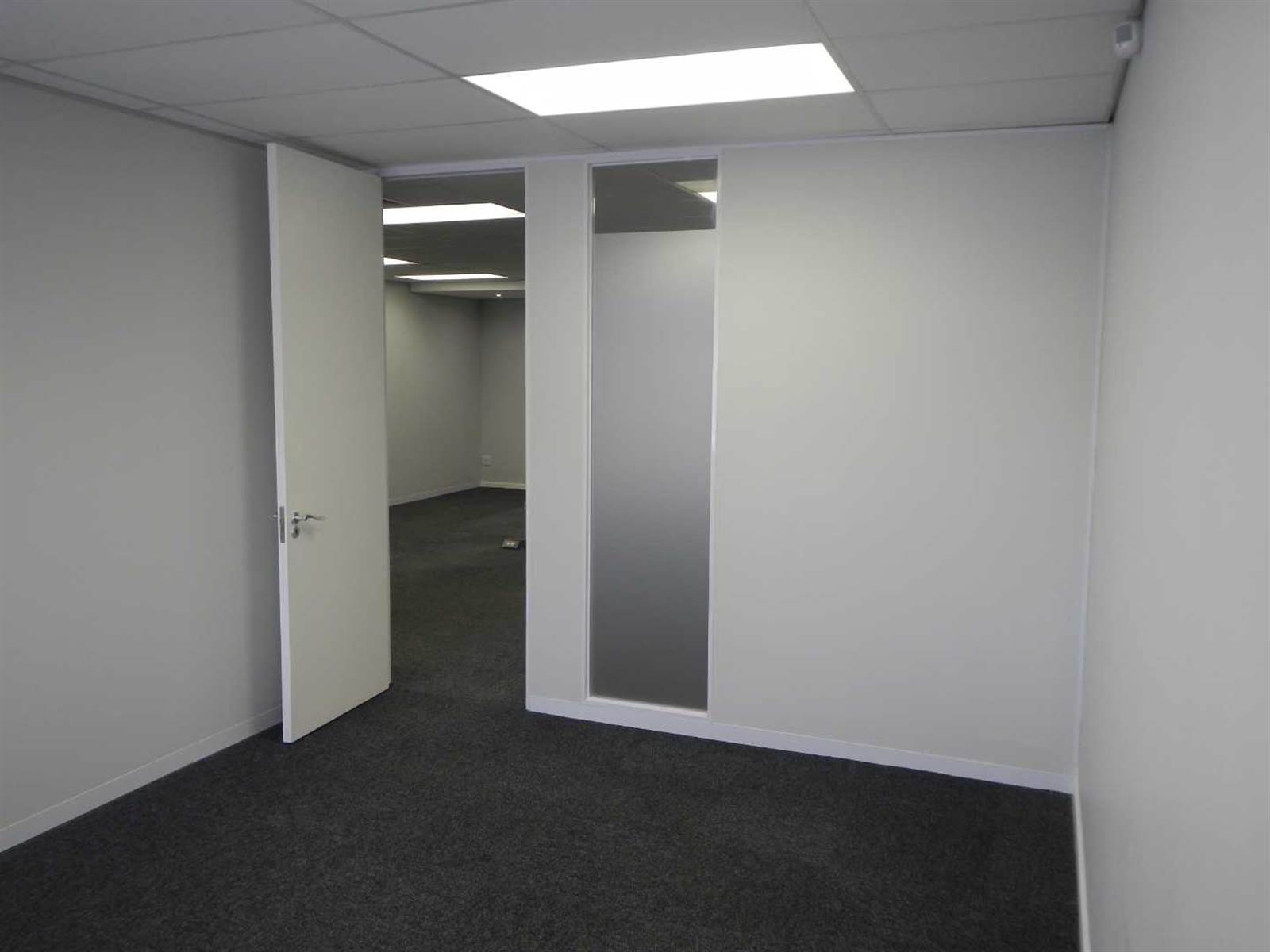 235  m² Office Space in Westlake photo number 11