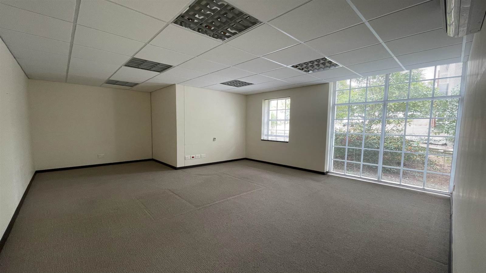 142  m² Commercial space in Tyger Valley photo number 6