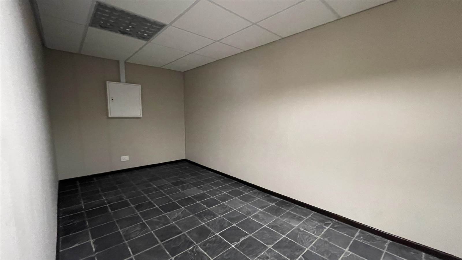 142  m² Commercial space in Tyger Valley photo number 7