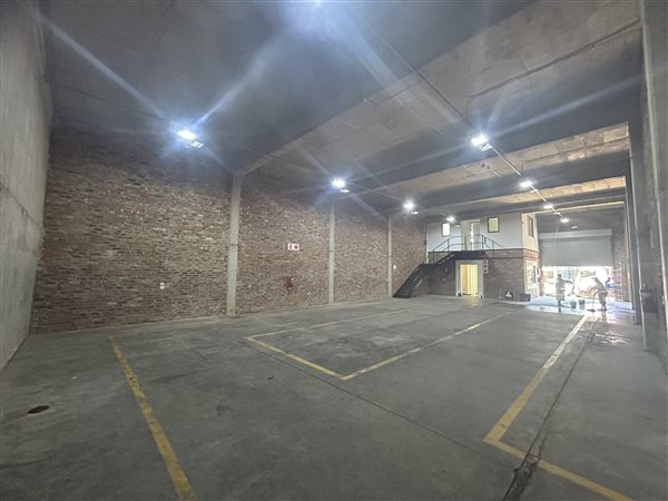 310  m² Industrial space