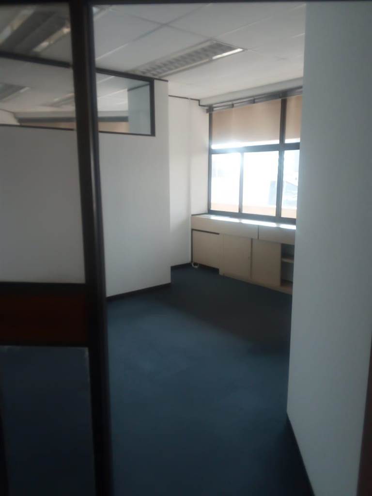 280  m² Commercial space in Durban CBD photo number 3