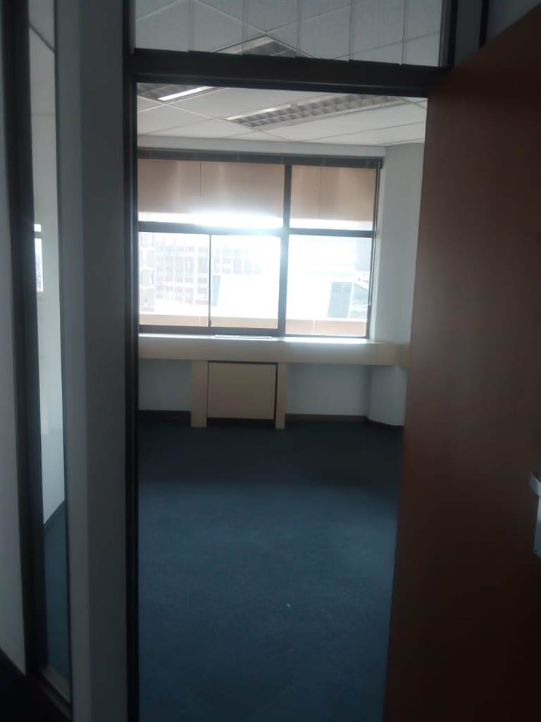 280  m² Commercial space in Durban CBD photo number 5