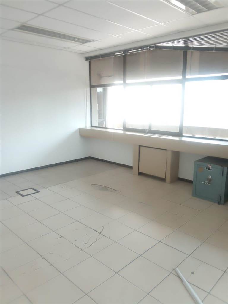 280  m² Commercial space in Durban CBD photo number 2