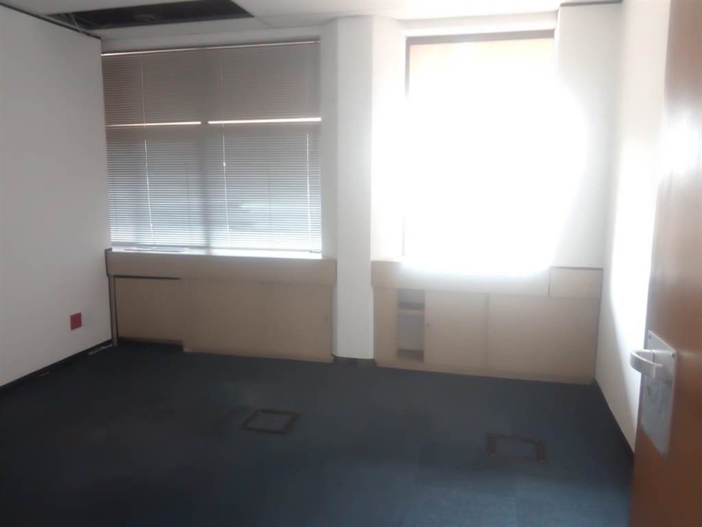 280  m² Commercial space in Durban CBD photo number 9