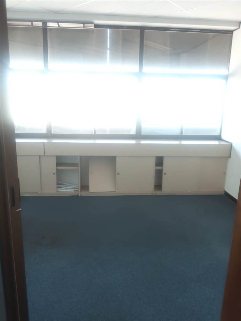 280  m² Commercial space in Durban CBD photo number 4