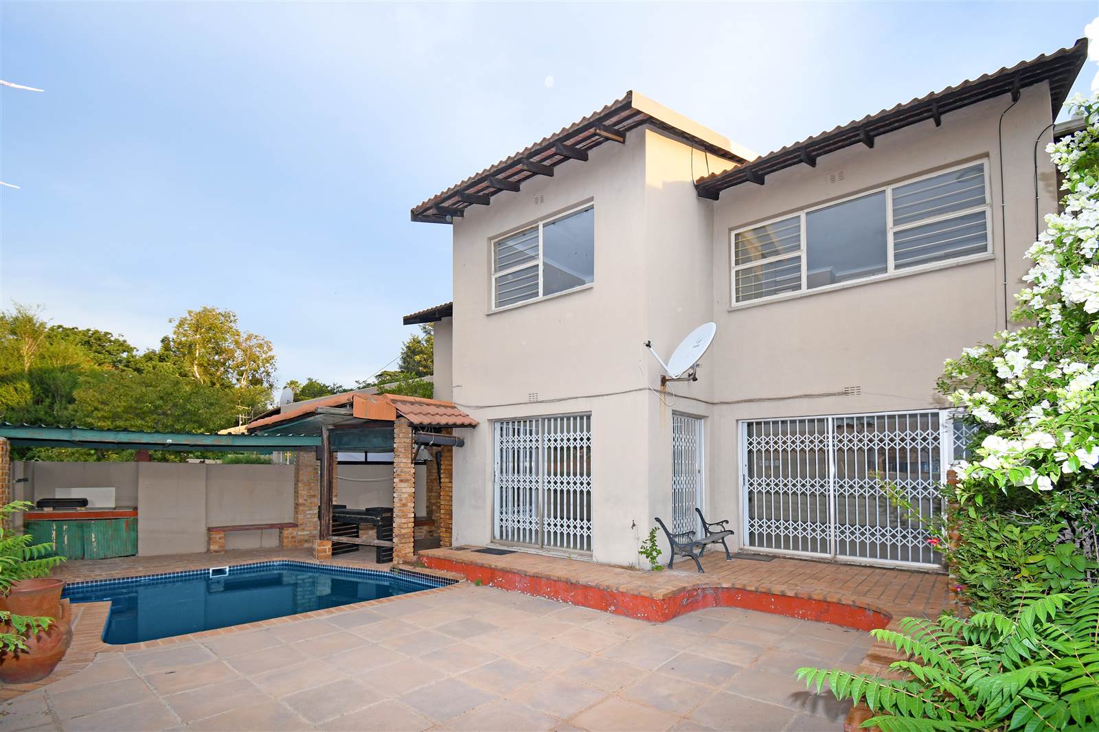4 Bed Townhouse in Corlett Gardens photo number 1