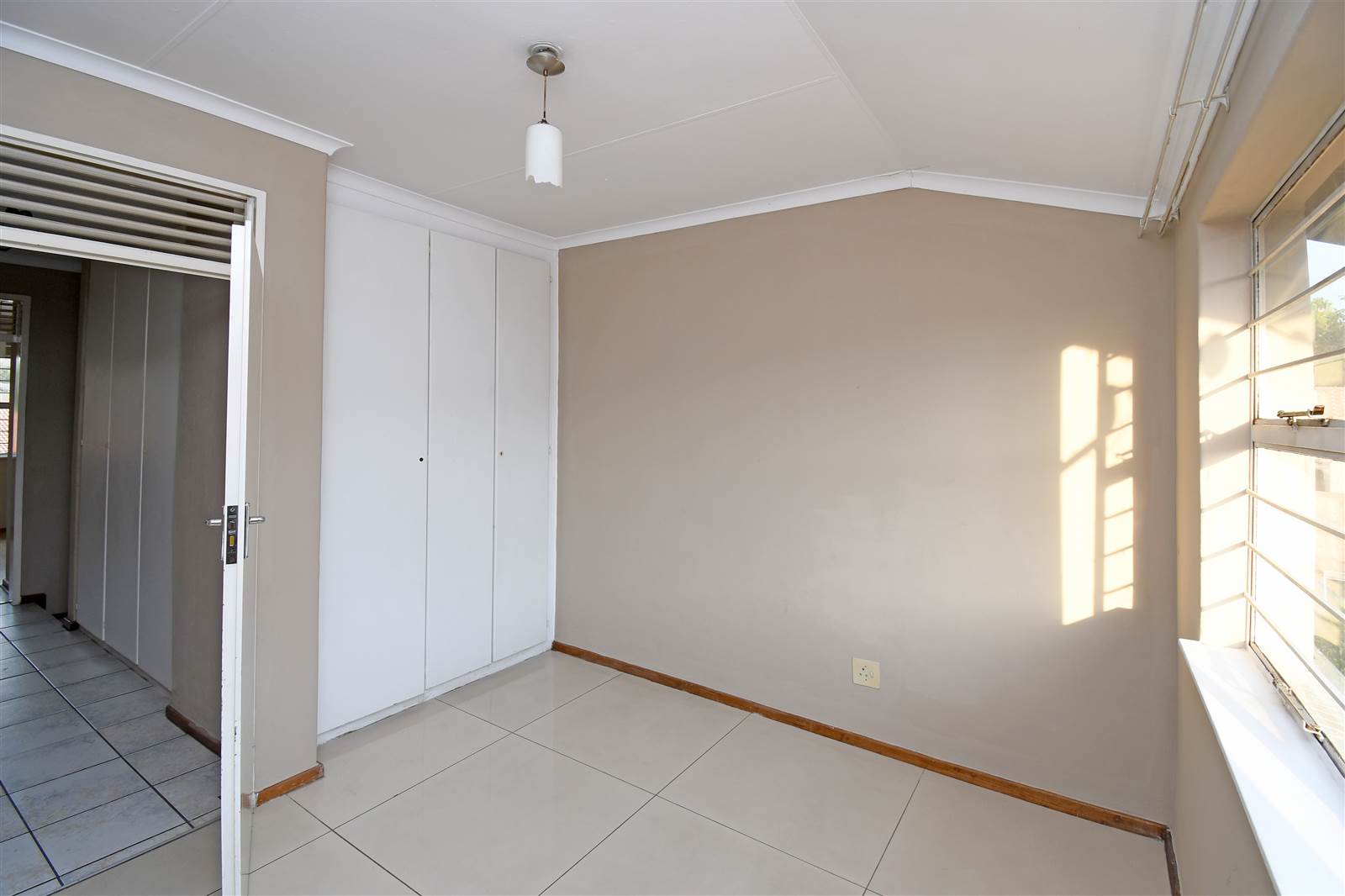 4 Bed Townhouse in Corlett Gardens photo number 23