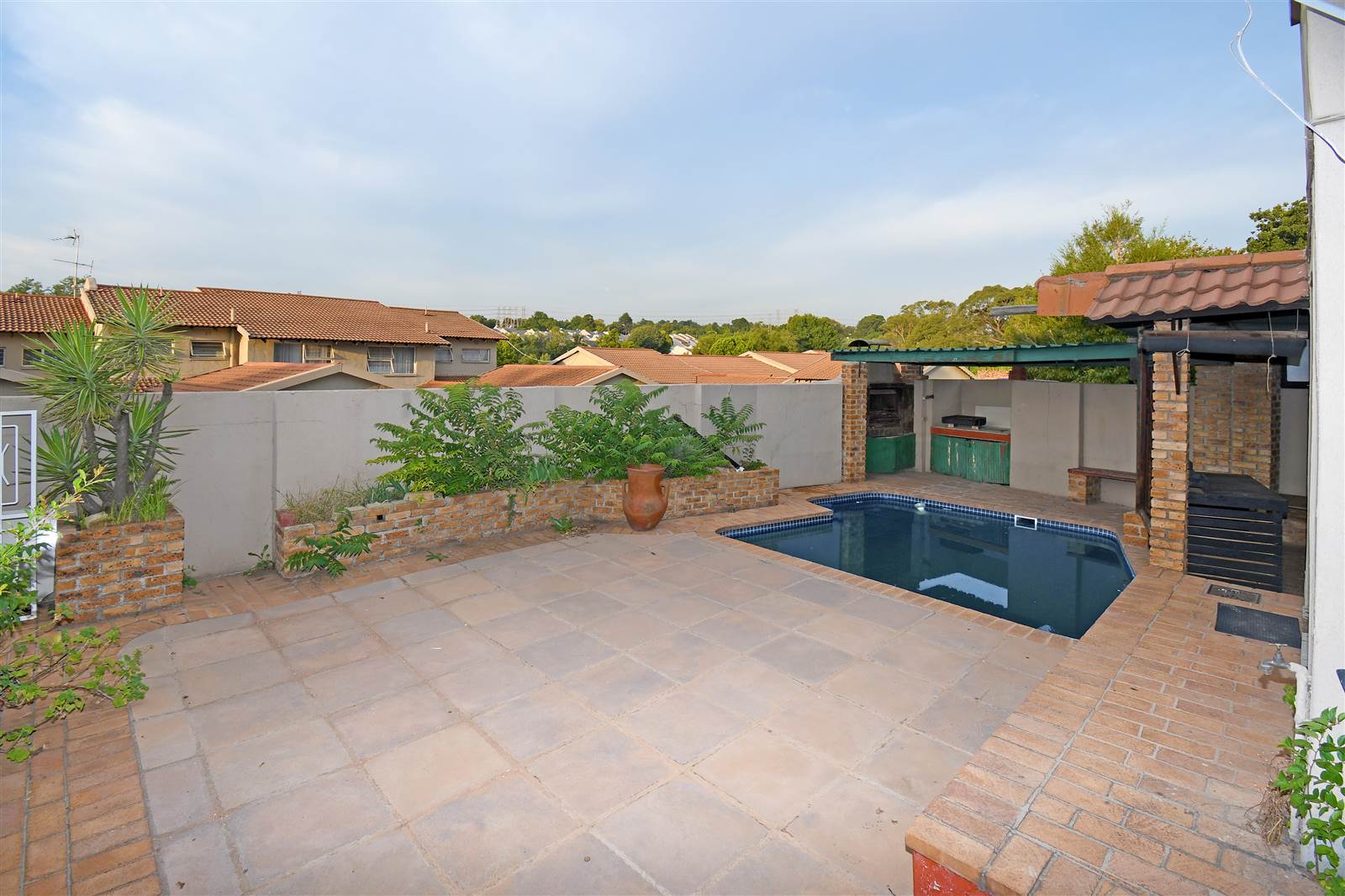 4 Bed Townhouse in Corlett Gardens photo number 24