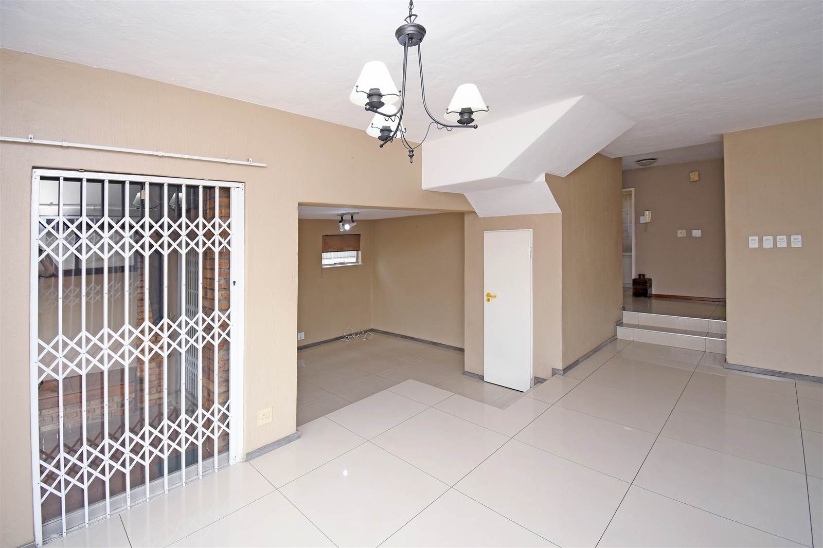 4 Bed Townhouse in Corlett Gardens photo number 5