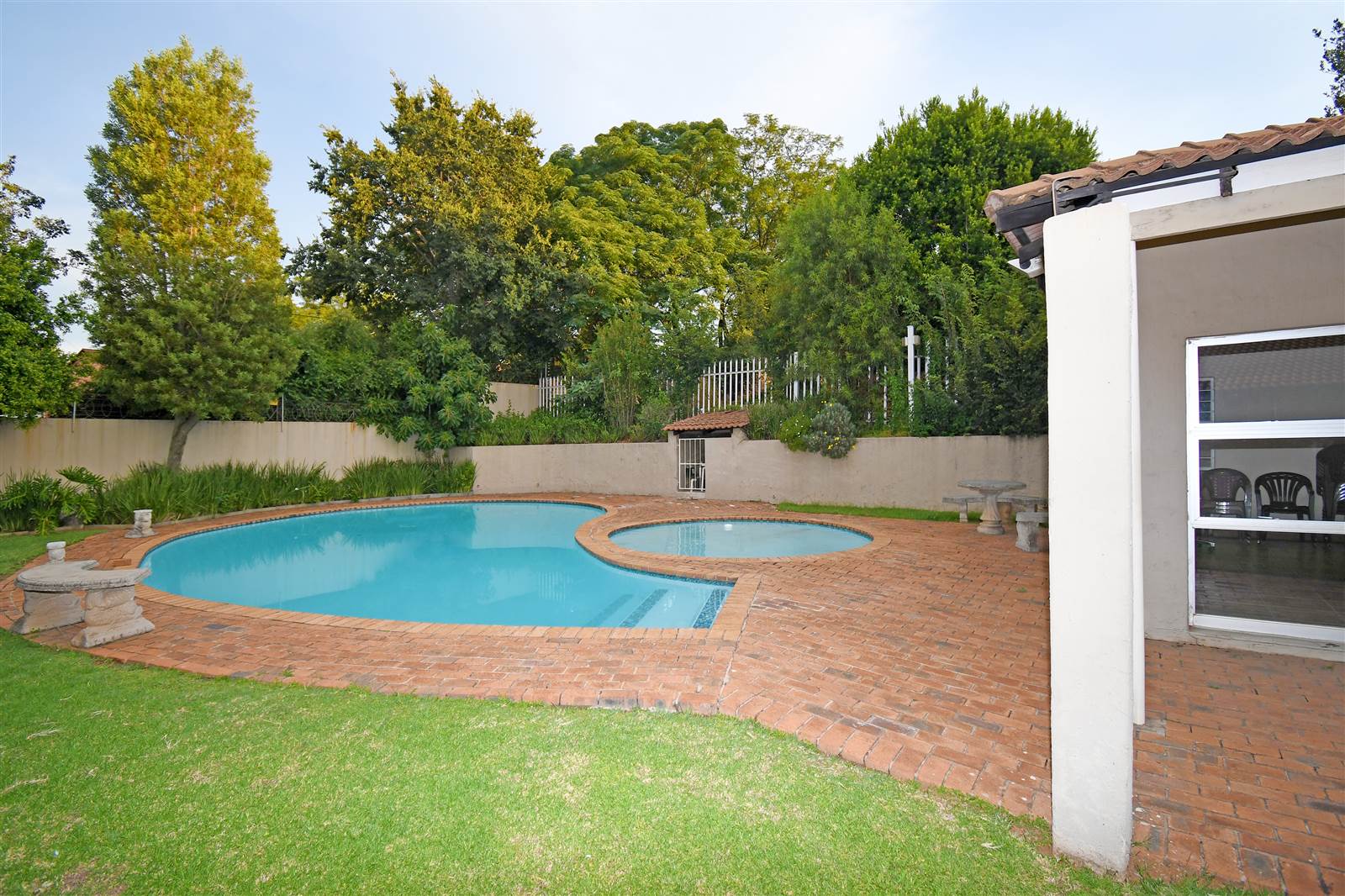 4 Bed Townhouse in Corlett Gardens photo number 28