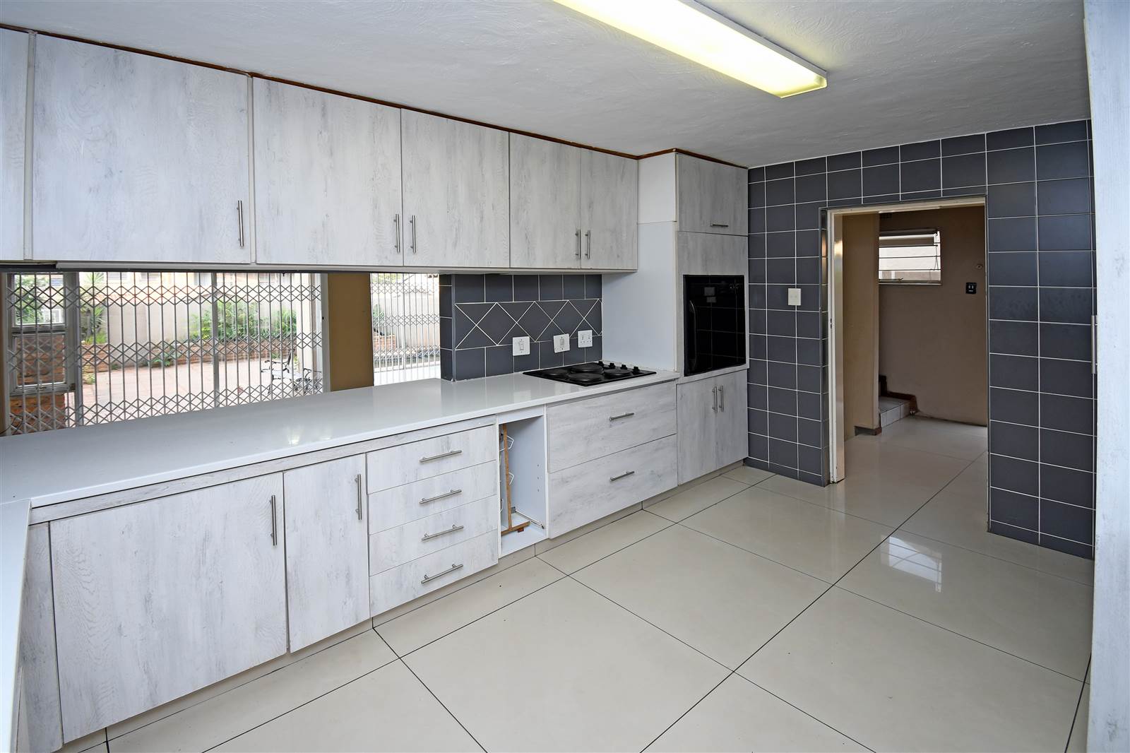 4 Bed Townhouse in Corlett Gardens photo number 11