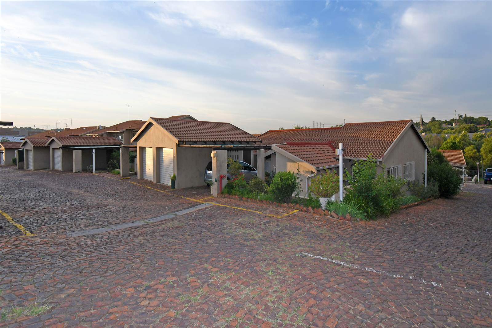 4 Bed Townhouse in Corlett Gardens photo number 27