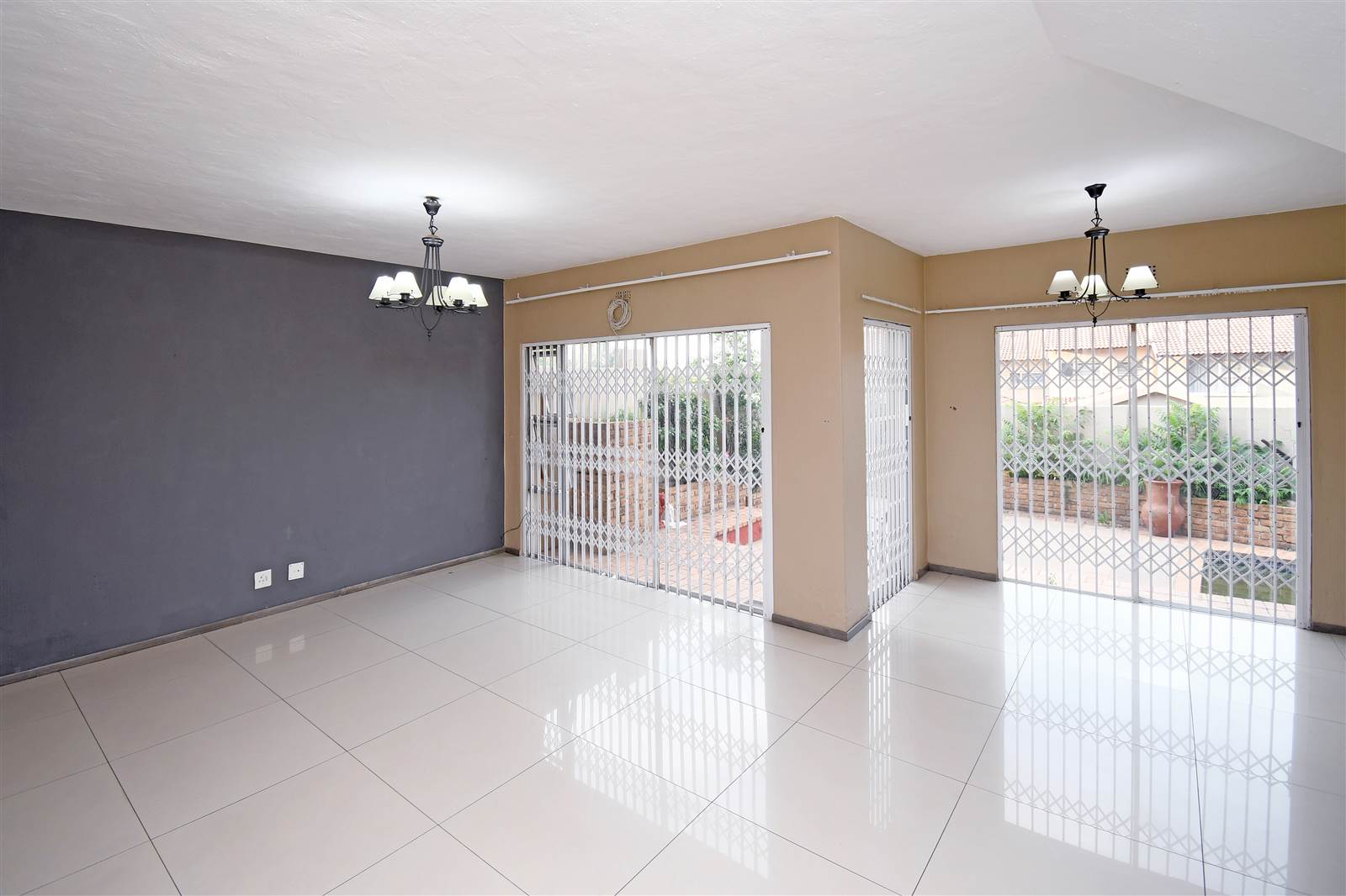 4 Bed Townhouse in Corlett Gardens photo number 8