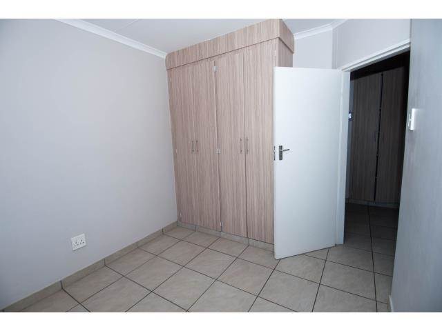 2 Bed Flat in Pretoria North photo number 5