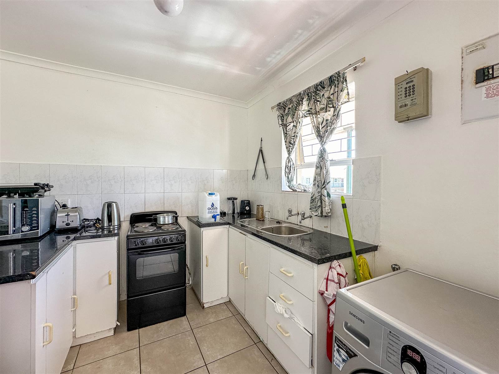 2 Bed Apartment in Blouberg Sands photo number 5