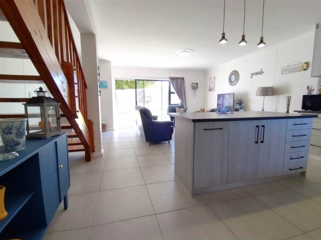 3 Bed Townhouse in Vredenburg photo number 6