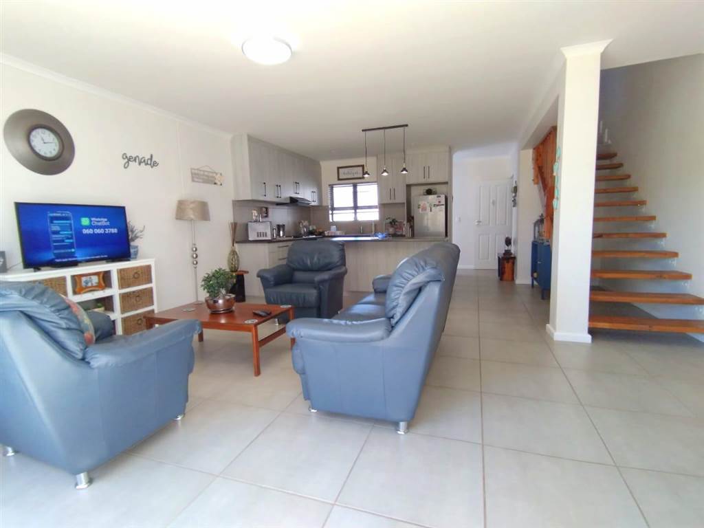 3 Bed Townhouse in Vredenburg photo number 10