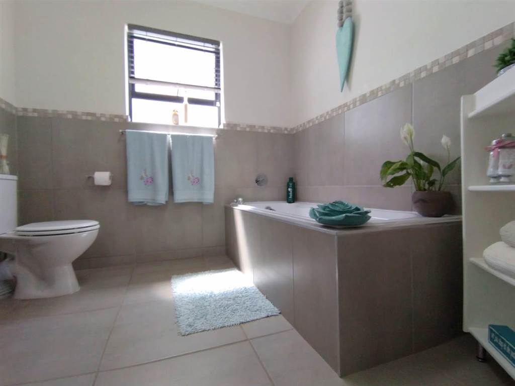 3 Bed Townhouse in Vredenburg photo number 24