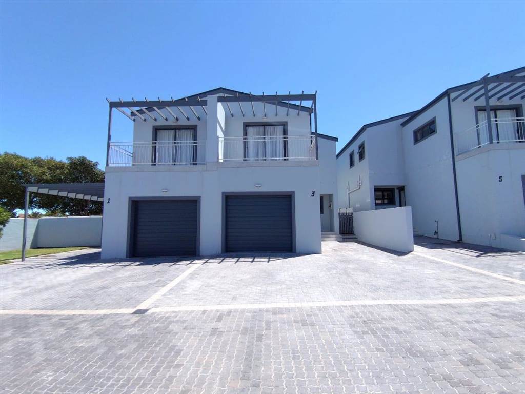 3 Bed Townhouse in Vredenburg photo number 1