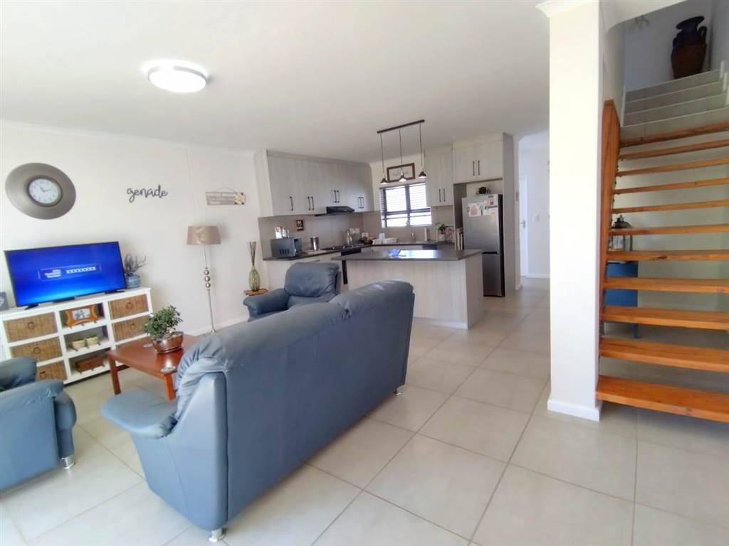 3 Bed Townhouse in Vredenburg photo number 13