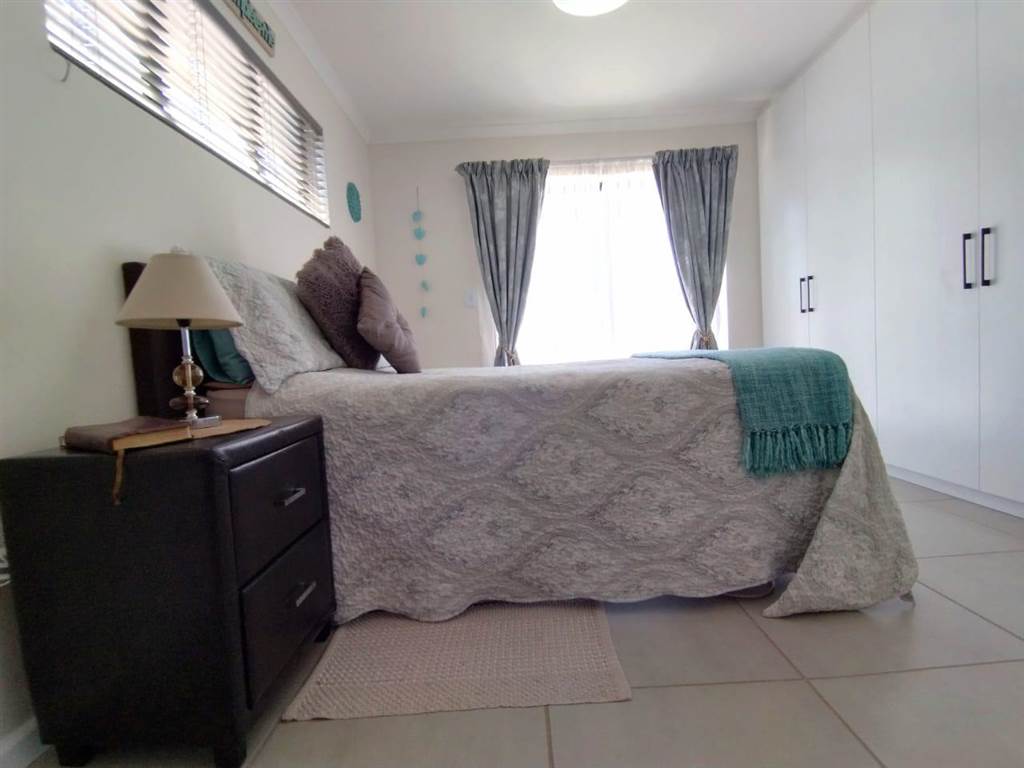 3 Bed Townhouse in Vredenburg photo number 17