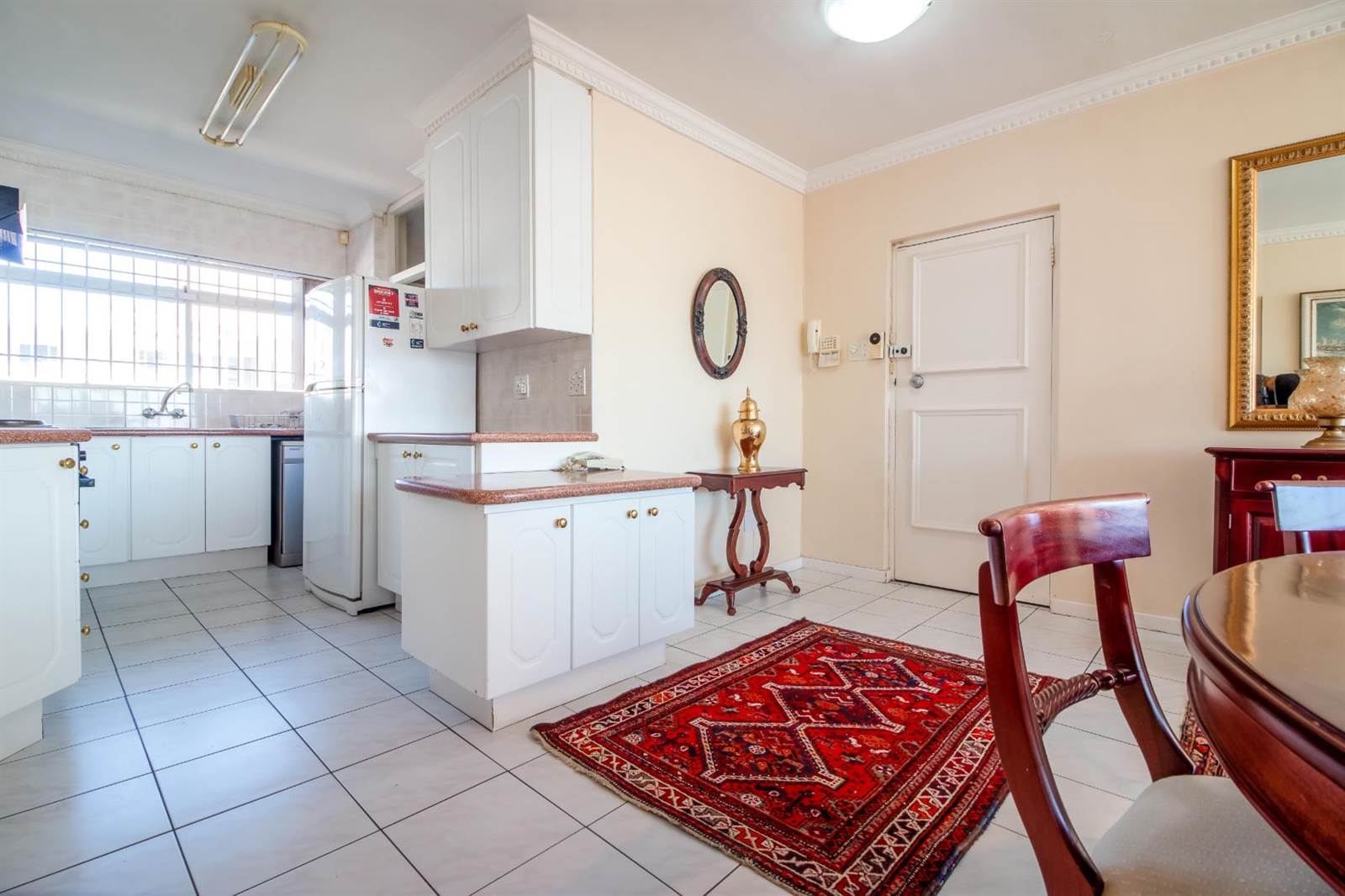 4 Bed Apartment in Sea Point photo number 9