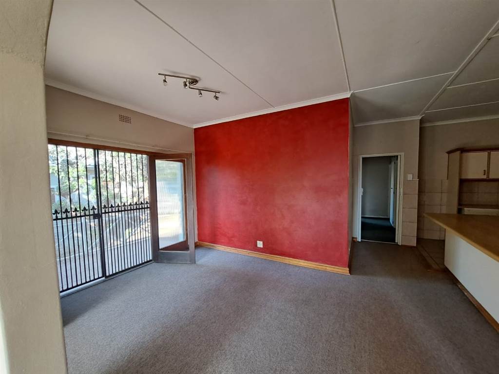 3 Bed House in Bonnievale photo number 4